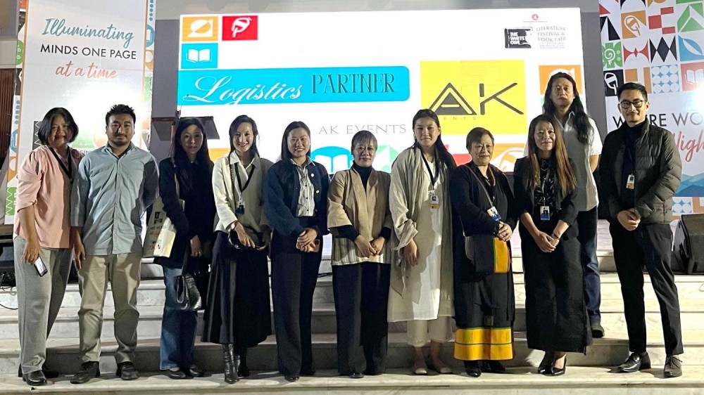 Members of Writers Collective Kohima with Festival Director, Viketuno Rio (5th from R), Peter Modoli of Penguin (R), Publisher of The Morung Express, Aküm Longchari (2nd from R) and others who participated in 'Voices from home' during the closing session of the 3-day “Penguin presents White Owl Literature Festival and Book Fair” on February 19.